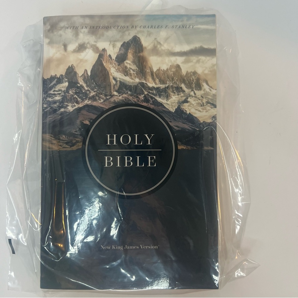 The Holy Bible‎ Paperback Book New King James Version